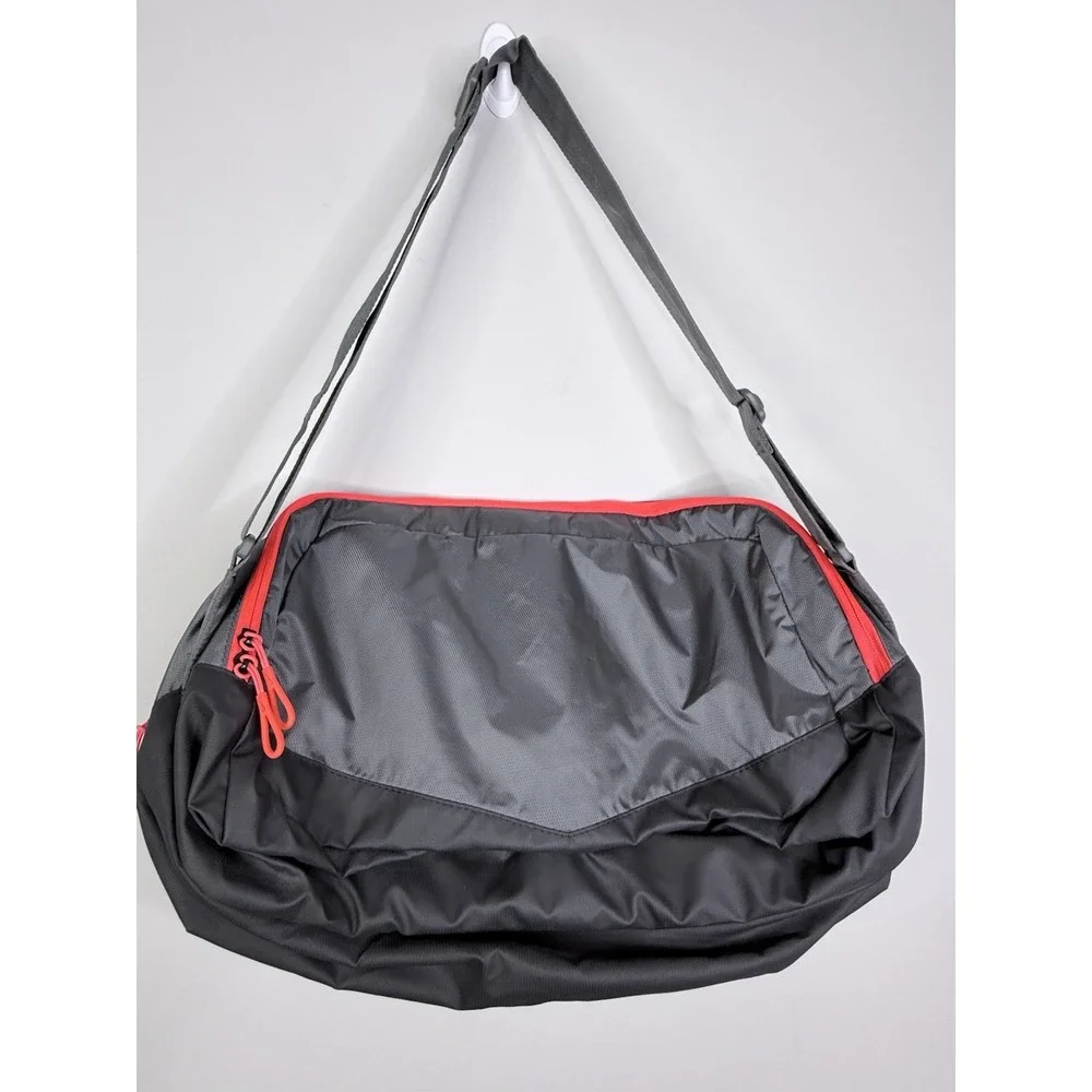Nike Speed Run Athlete Duffel Bag Sports Travel Adjustable Strap Black